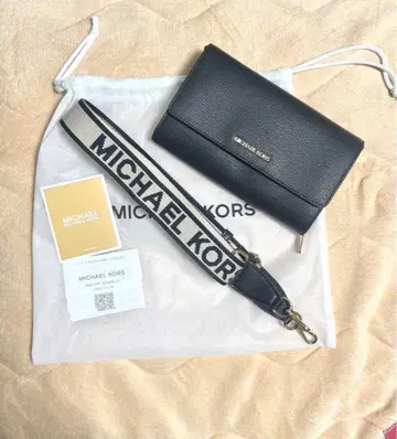 M.K 바디백 지갑
