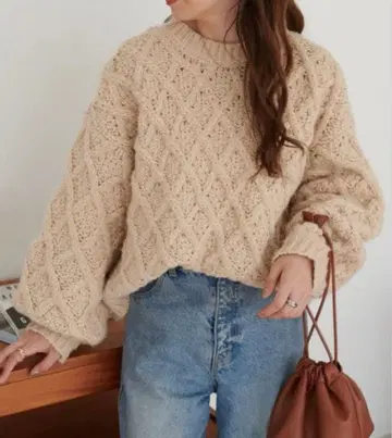 [ 새상품 ] DISCOAT 빅 슬리브 케이블 니트 아이보리 화이트