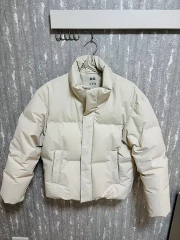 UNIQLO 아이보리 숏 기장 다운 자켓