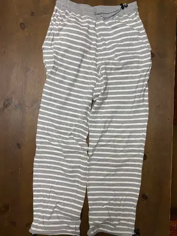 모어 어바웃레스 보더 스웨트 팬츠