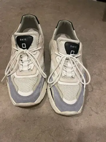 DATE FUGA 스니커즈