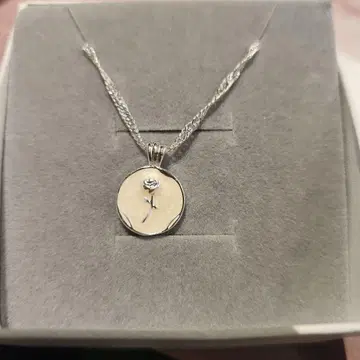 실버 로즈 모티브 목걸이