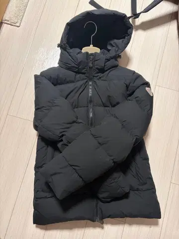 PYRENEX 후드 부착 블랙 다운 자켓