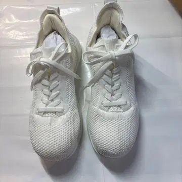 정품 Racbaki 화이트 스니커즈 25cm AS 0450