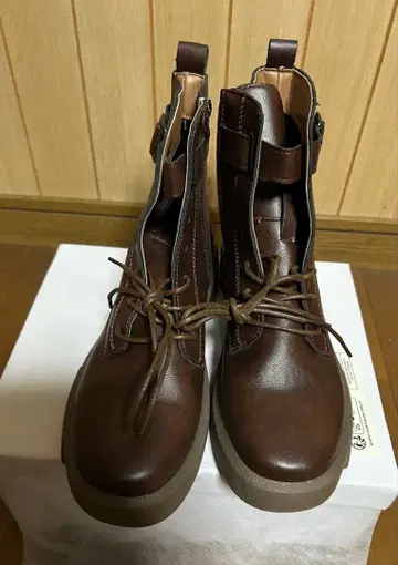 브라운 로브, 지퍼 포함