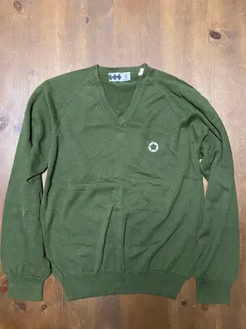 굿이나프 피네스 올리브 그린 V넥 스웨터 S 사이즈