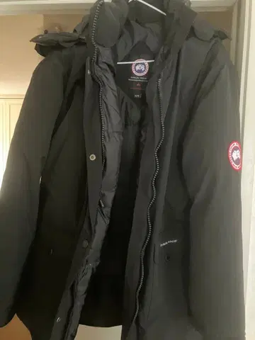 [ 거의 새상품 ] Canada Goose 블랙 다운 자켓