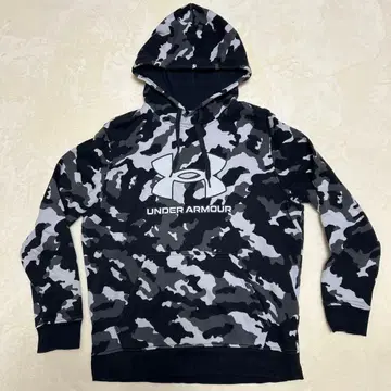 언더아머 카모 패턴 후드티