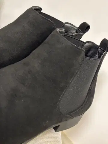 블랙 스웨이드 첼시 부츠