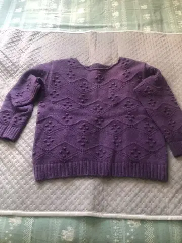 보라색 다이아몬드 패턴 긴팔 니트