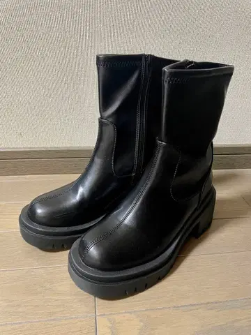 사이드 고어 부츠 블랙 통굽