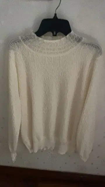 아이보리 레이스 긴팔 상의