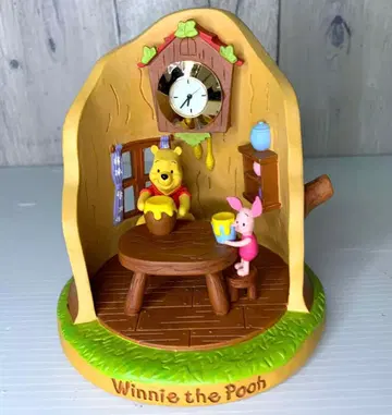 곰돌이 푸 나무 집, 시계 포함 피규어