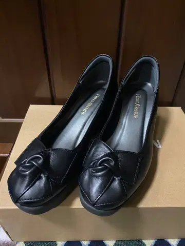 힐스 애비뉴 블랙 리본 포함 플랫슈즈