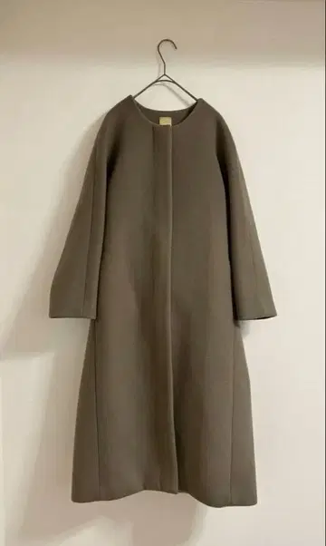 뮤즈 두지엠 클라세 울 100% 노칼라 롱 코트