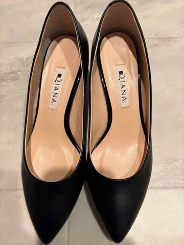 다이애나 블랙 스틸레토 하이힐