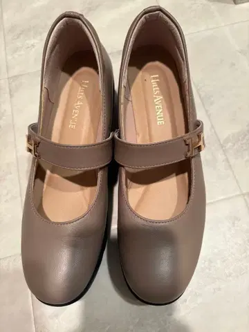 HILLS AVENUE 베이지 스트랩 펌프스 23.5cm