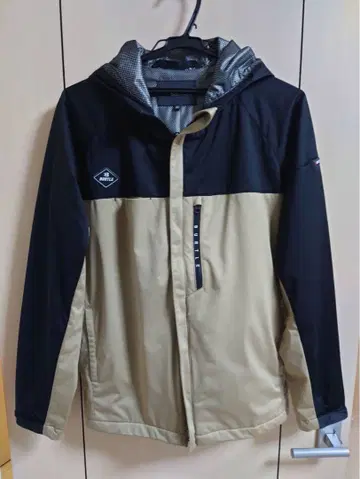 BURTLE 마운틴 후드티 M 사이즈 블랙/베이지