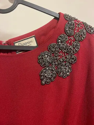 그레이스 콘티넨탈 / 어깨 비즈 자수 원피스