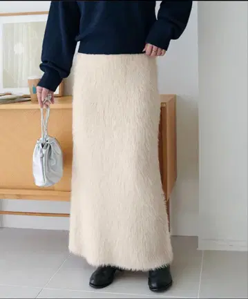 [ 미사용 새상품 택 포함 ] 디스코트 페더 얀 내로우 스커트