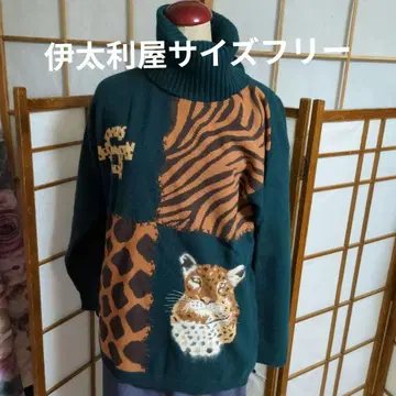 이타리야의 동물 모티브 터틀넥 니트
