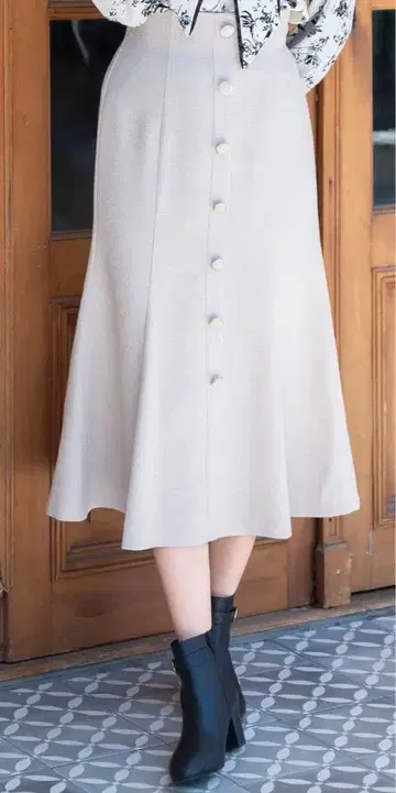 MISCHMASCH 앞 버튼 머메이드 스커트 베이지