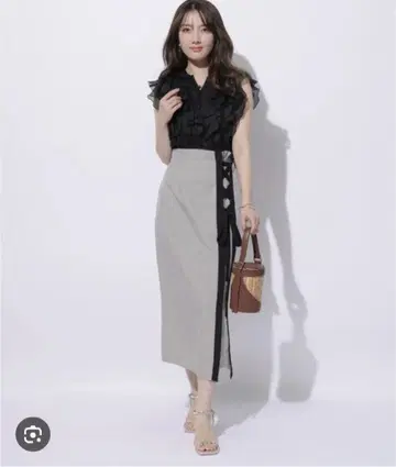 아푸와이저 리셰 택 포함 새상품 배색 레이스업 스커트 베이지