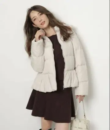 Apuweiser-riche 헤플럼 다운 자켓