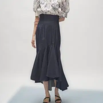 스나이델 하이웨스트 헴 볼륨 스커트 머메이드 스커트 S 사이즈