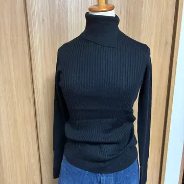 어반 리서치 ROSSO 리브 하이넥 니트 블랙