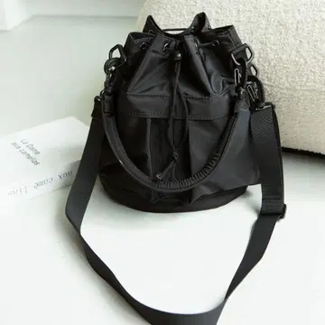 LA VORAGINE 버킷형 숄더백