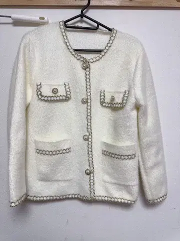 화이트 노카라 자켓