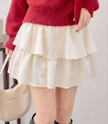 chico 새틴라이크 프릴 티어드 미니 스커트