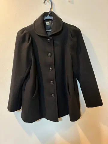 쉽스 블랙 버튼 숏코트