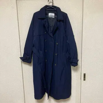 프라이오리티 다운 트렌치코트 네이비