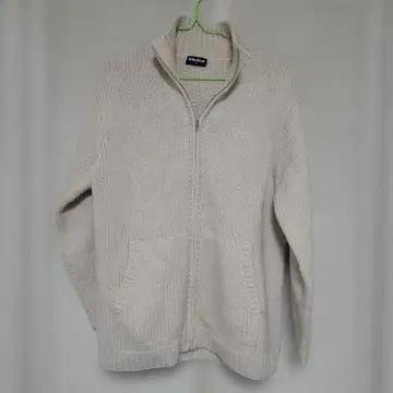 UNIQLO 크림색 집업 니트 스웨터