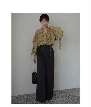 anuans 미드웨이 투 턱 와이드 팬츠 차콜 그레이