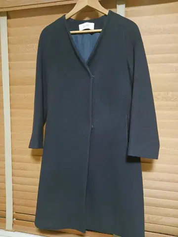 후드 부착 다크 블루 롱 코트