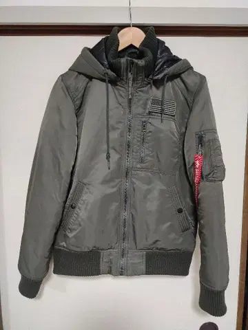 ALPHA INDUSTRIES MA-1 플라이트 자켓 올리브 그린