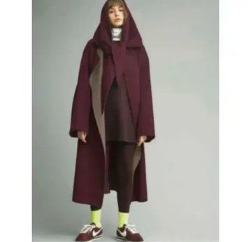 6 로크 버건디 후드 부착 롱 코트