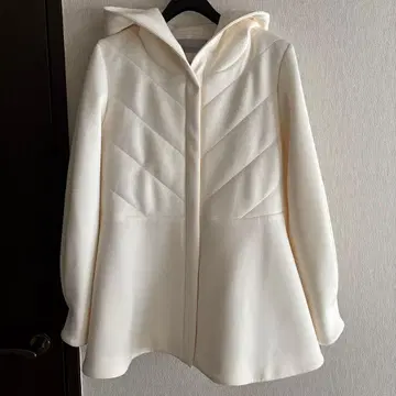 M-PREMIER 후드 부착 화이트 후드티