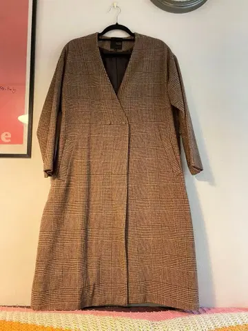 브라운 계열 체크 더블 브레스트 롱 코트