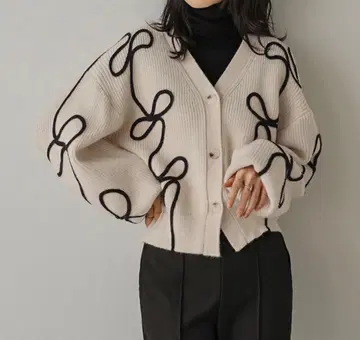 리본 무늬 아이보리 가디건