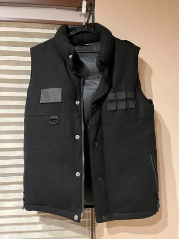 헥틱 밀리터리 블랙 다운 베스트