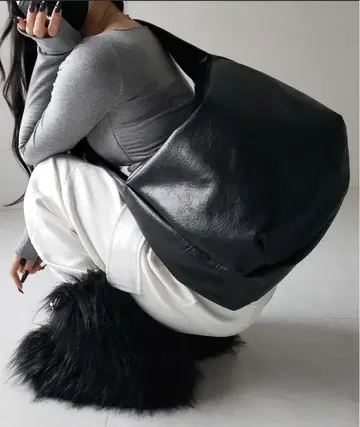 블랙 가죽풍 숄더백