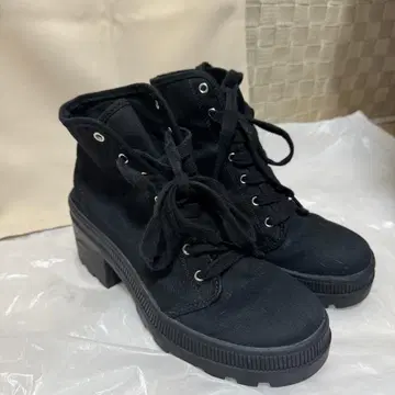 H&M DIVIDED 플랫폼 레이스업 부츠 37 블랙 컬러