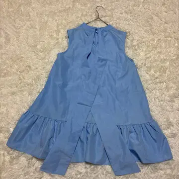 [스테이모션] 라이트 블루 프릴 슬리브리스 튜닉 미사용