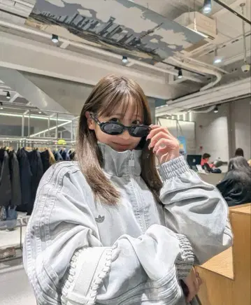 사쿠라이 유이 새상품 M adidas 파이어버드 트랙탑 그레이