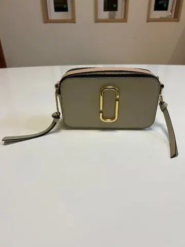 마크 제이콥스 베이지 합성 피혁 백