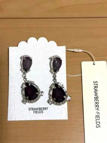[ 미사용 새상품 ] 스트로베리 필드 빅 사이즈 귀걸이